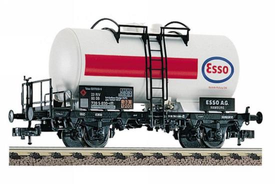 Tank car 'Esso' with brake platform<br /><a href='images/pictures/Fleischmann/5410.jpg' target='_blank'>Full size image</a>
